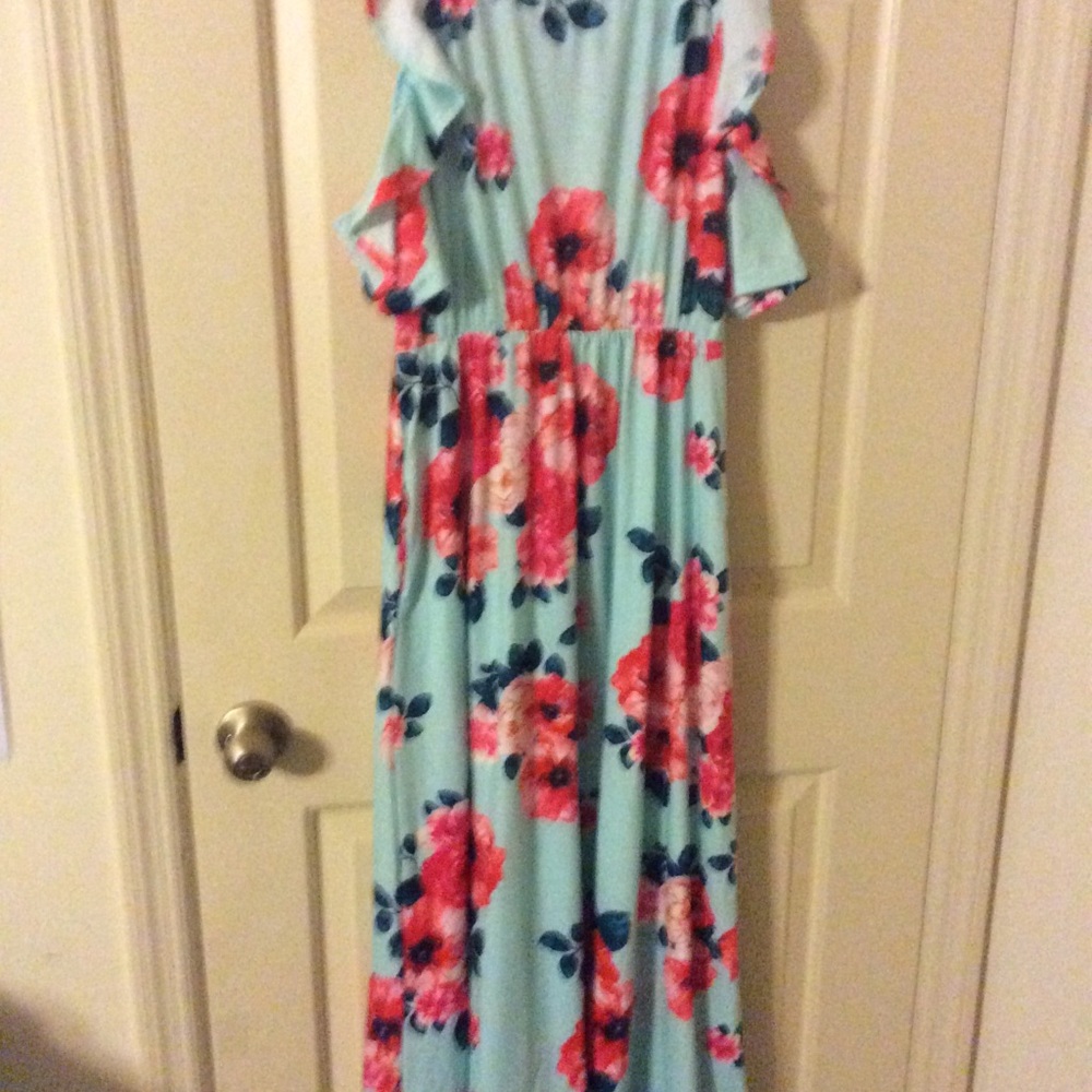 Floral cold shoulder maxi dress m